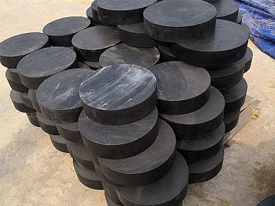海盐县板式橡胶支座由若干层橡胶片与薄钢板经加压硫化